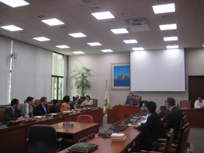 American participants meeting with the Chairman of the Foreign Affiars, Trade and Unification Committee of the Korean National Assembly.