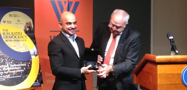 Mr. Mustafa Nayyem receiving the 2014 Ion Rațiu Democracy Award at the Woodrow Wilson Center for International Studies.