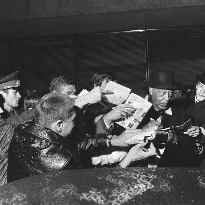 Duke Ellington signing autographs in the rain, Moscow 1971