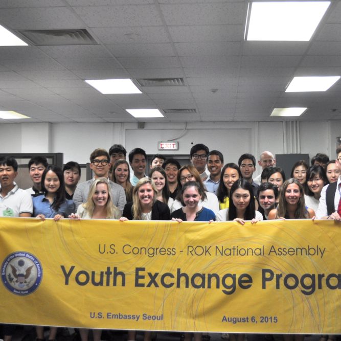 The American participants in the 2015 Program meeting Korean alumni of other exchange programs funded and sponsored by the U.S. Embassy in Seoul.