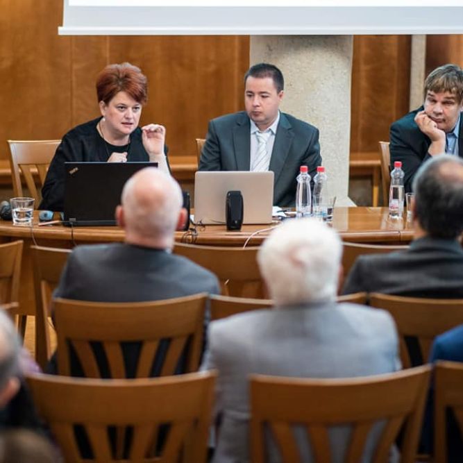 Istvan Deak (center) with his two mentors, journalist Marina Constantinoiu on the left and SEEMO SG, Oliver Vujovic on the right, presenting the “silent migration from Romania during communism” investigation in Ljubljana, Slovenia, in 2018.