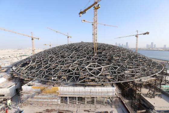 Aerial view of the completed dome structure at the Louvre Abu Dhabi in October 2014/Courtesy of Big Project ME.